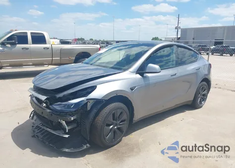 2025 Tesla Model Y Long Range Dual Motor All-Wheel Drive z USA, uszkodzony, nr VIN 7SAYGDED7SA357679